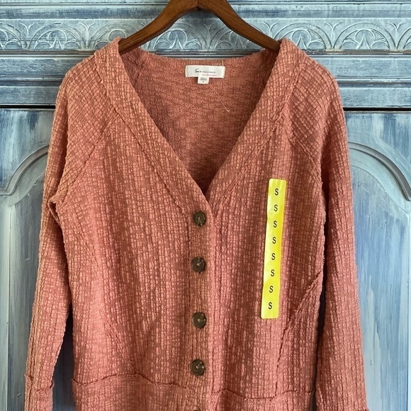 TWO by Vince Camuto Textured Knit V-Neck Button Peach Cardigan - Picture 6 of 10